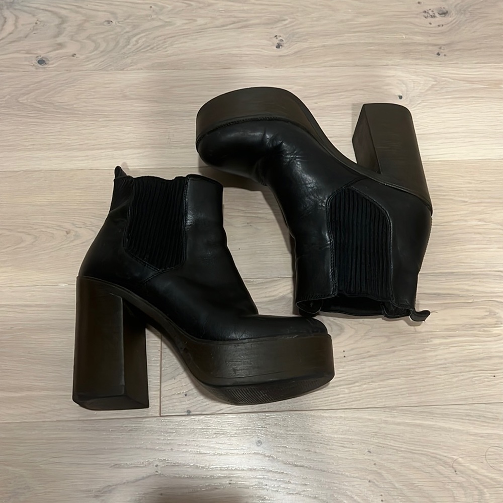 Steve Madden Black Leather Platform Chunky Booties